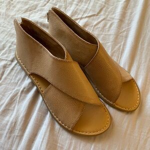 b.o.c. Tan Leather Sandals with Open-Toe Design